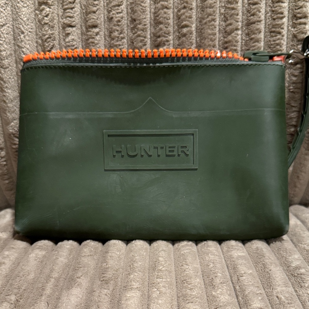 Hunter Men's Dark Green Toiletry Bag with Bright Orange Zipper
